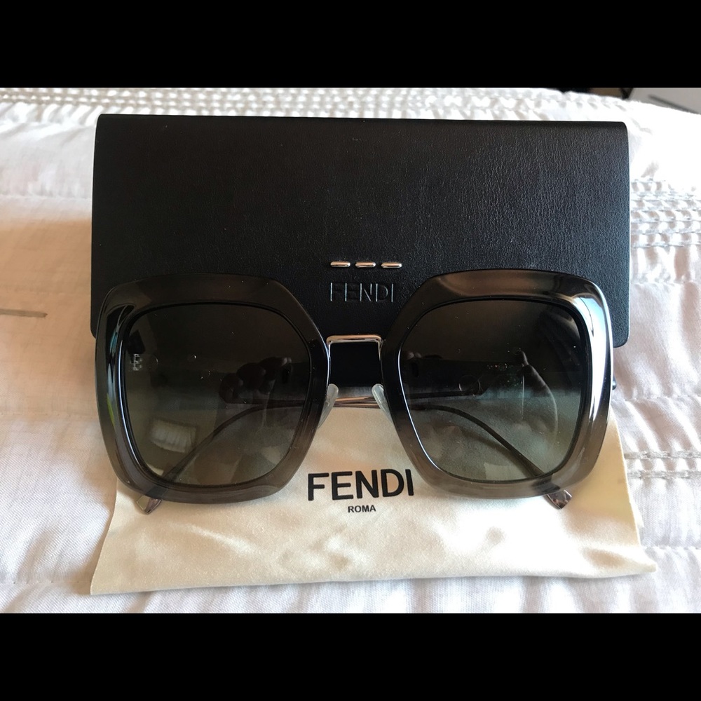 Fendi oversized sunglasses new condition